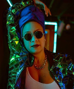 Letícia Fialho celebra um ano do álbum ‘Revoada Baile Canção’ com show e convidados especiais em SP