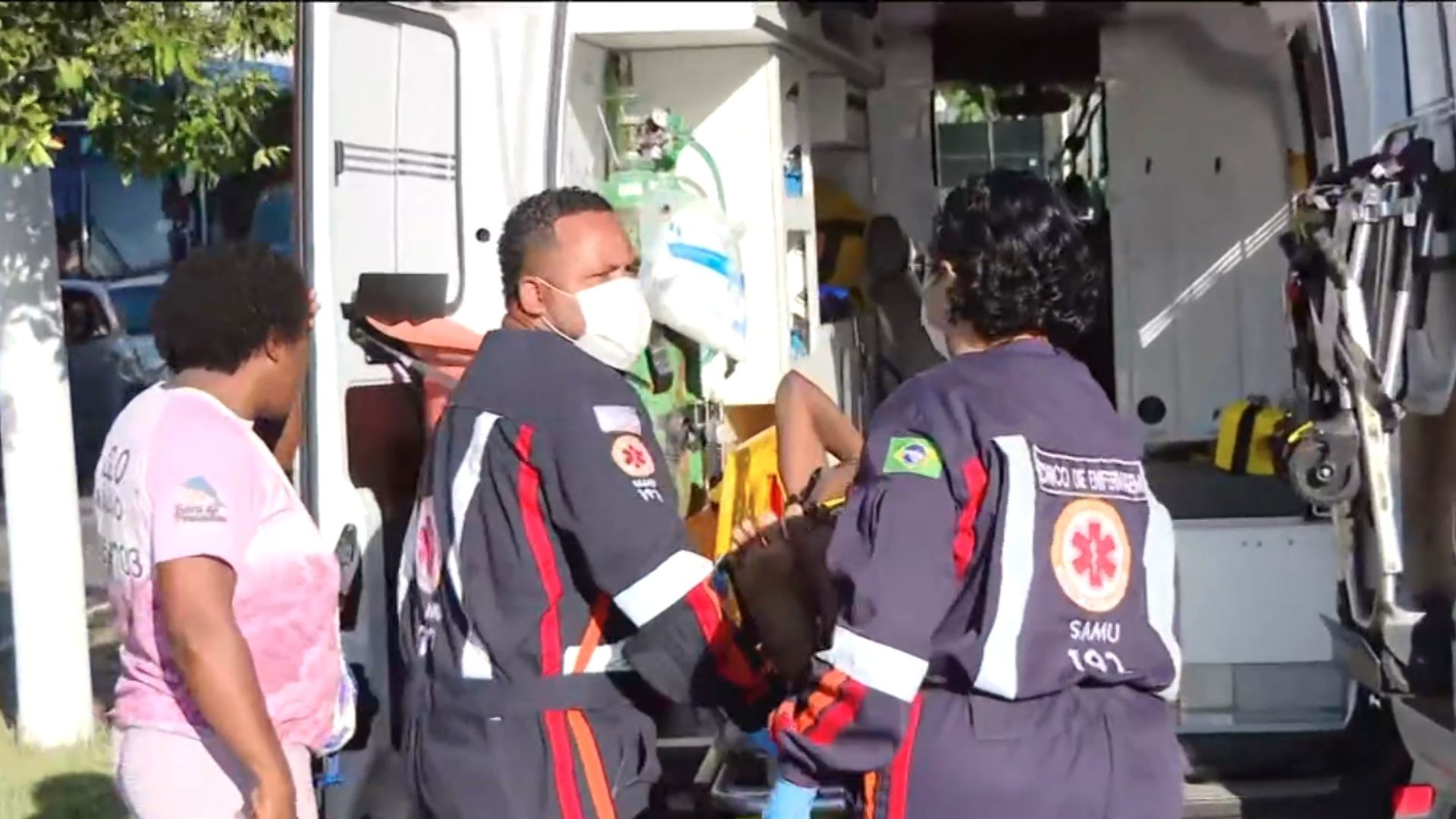 Motociclista atropela pedestre e trânsito fica complicado na avenida Beira-Mar, em Vitória