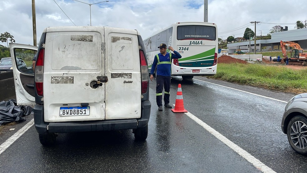 BR-324 é travada por pane em veículo — Foto: Jefté Rodrigues/TV Bahia