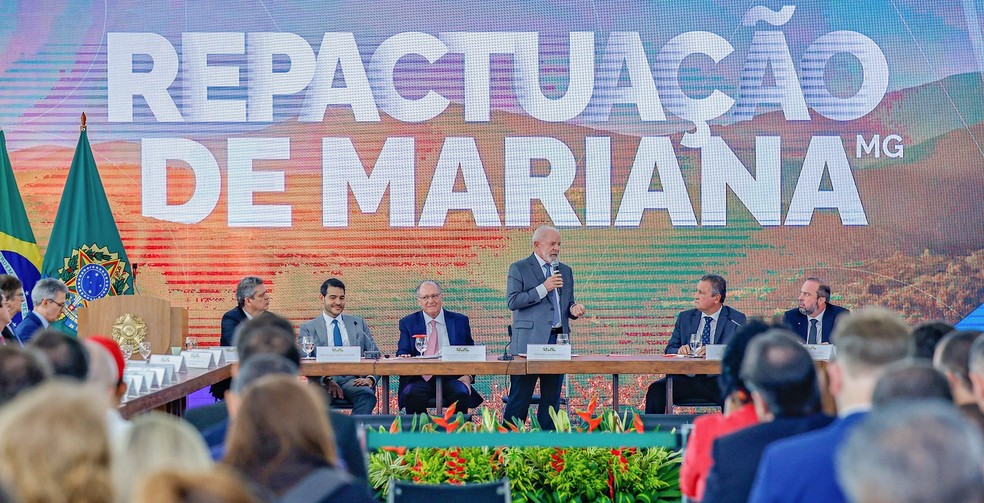 Presidente Lula discursa durante evento no Palácio do Planalto sobre o novo acordo de reparação de danos da tragédia de Mariana — Foto: Ricardo Stuckert/Presidência da República
