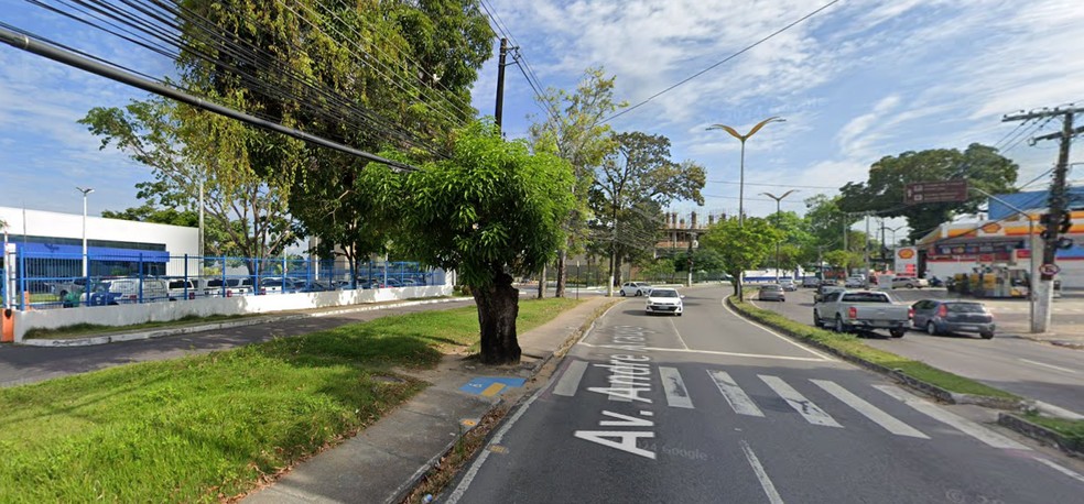 Calada com rampa para cadeirantes na Av Andr Arajo em Manaus  Foto: Google Maps