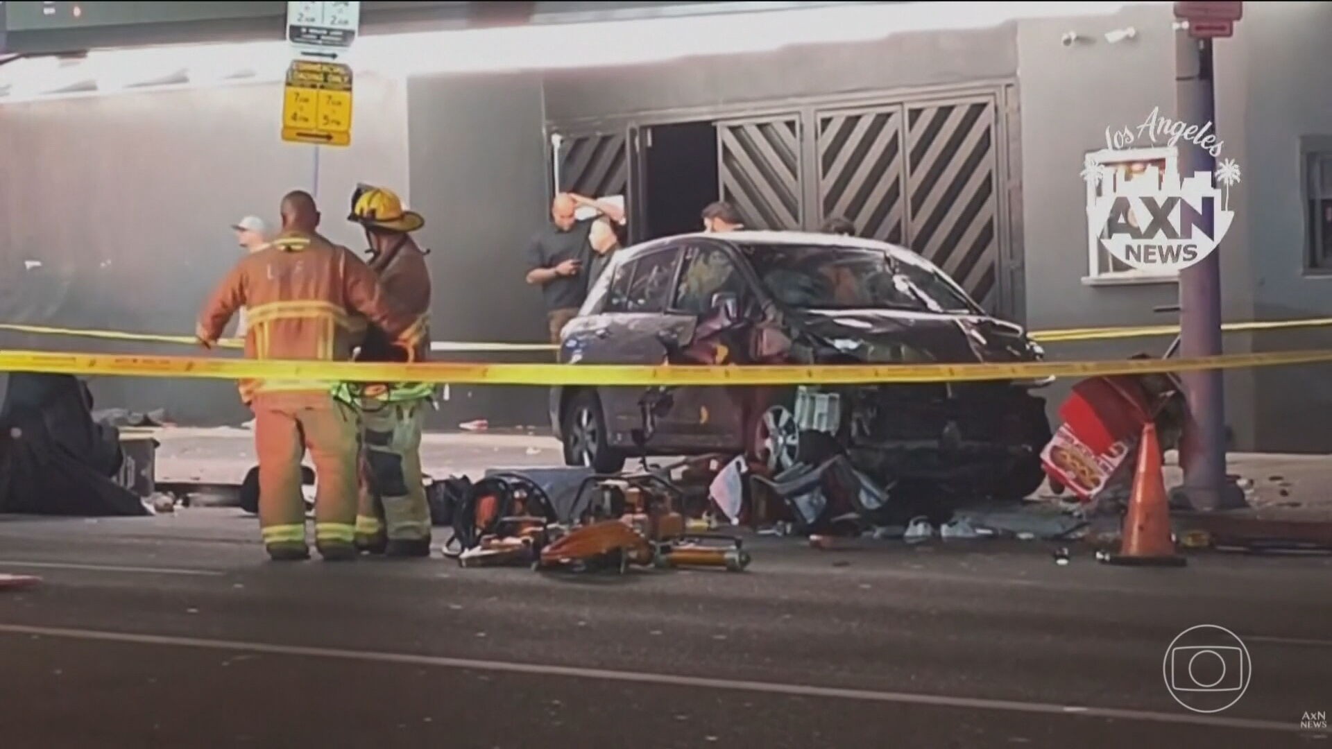 Motorista atinge 30 pessoas em frente à boate e é baleado em Los Angeles