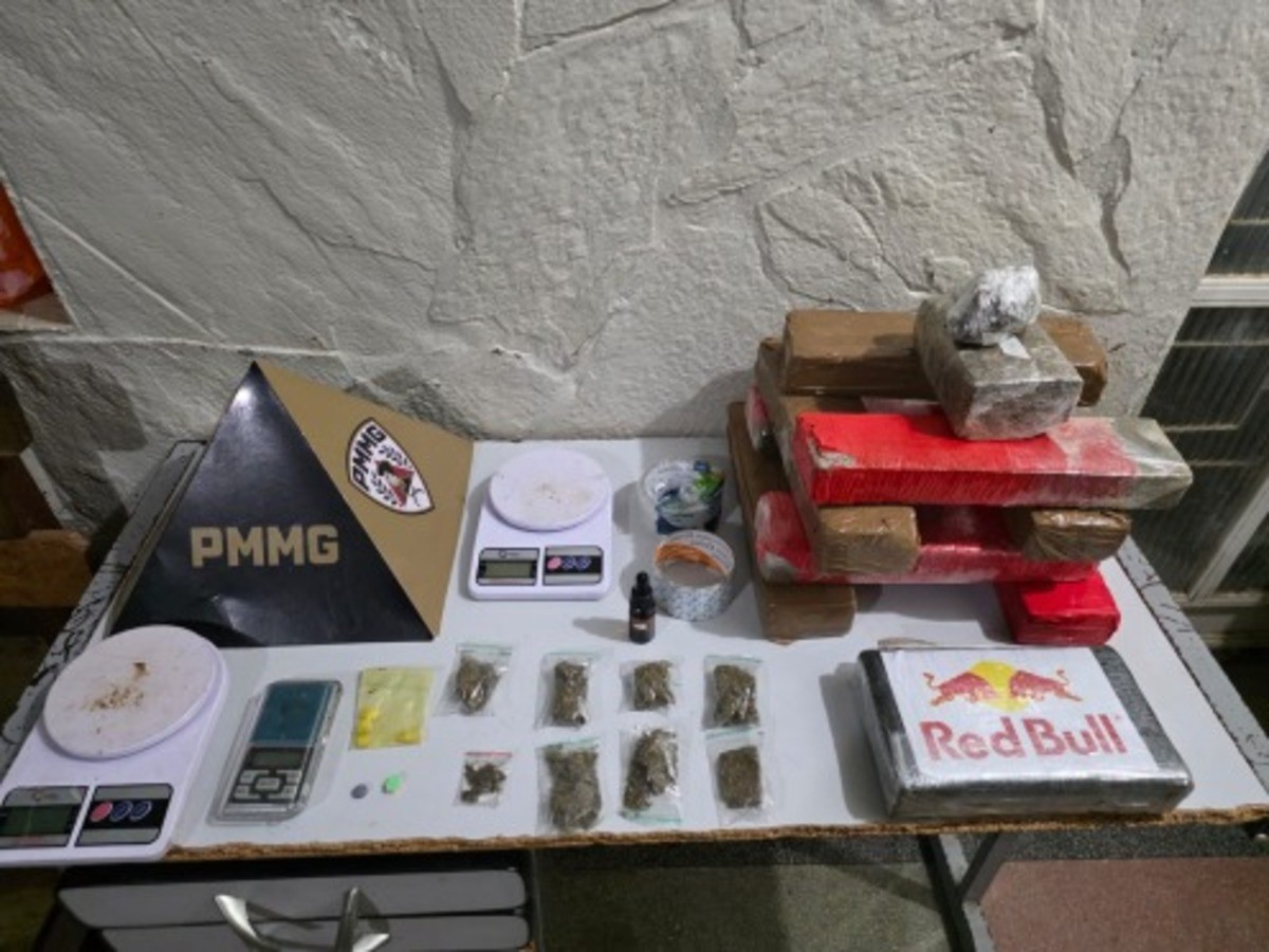 Polícia apreende grande quantidade de drogas em casa, e morador diz que receberia R$ 300 para armazená-las em Montes Claros