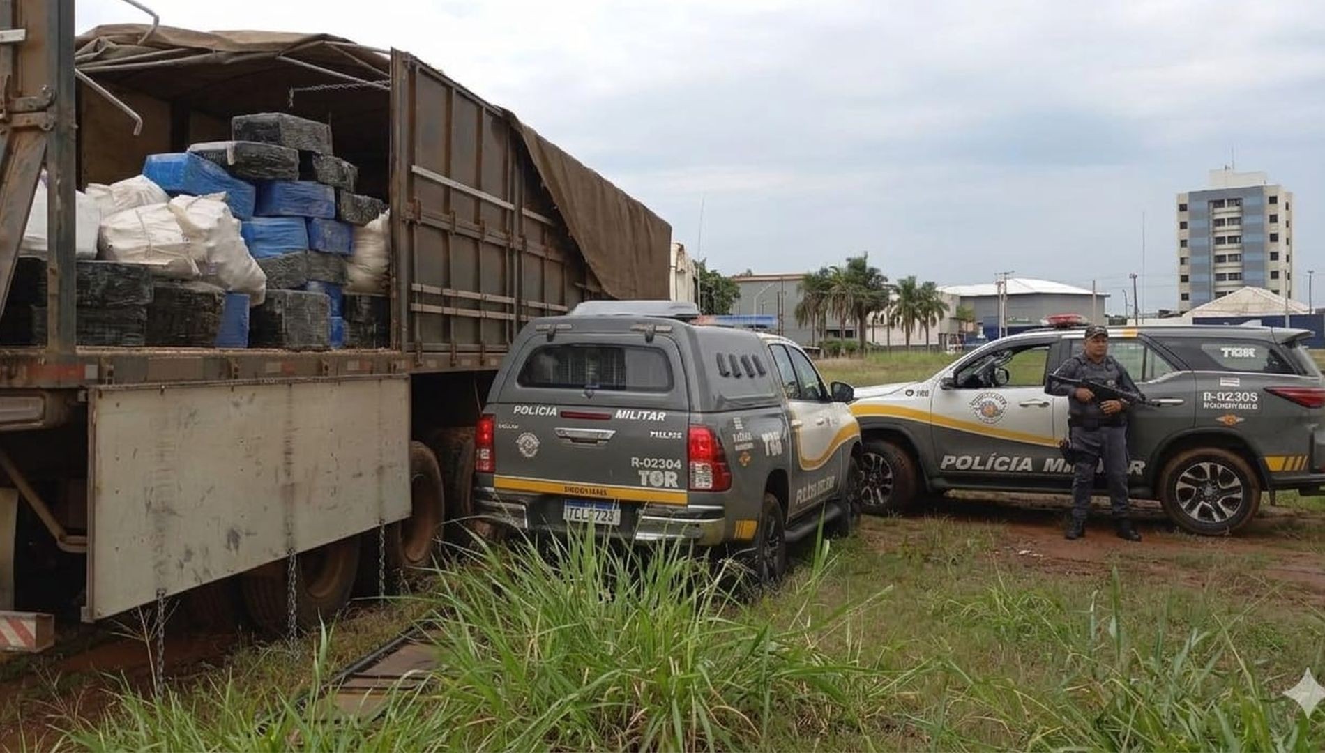 Duas toneladas de maconha são encontradas em carga de milho no interior de SP