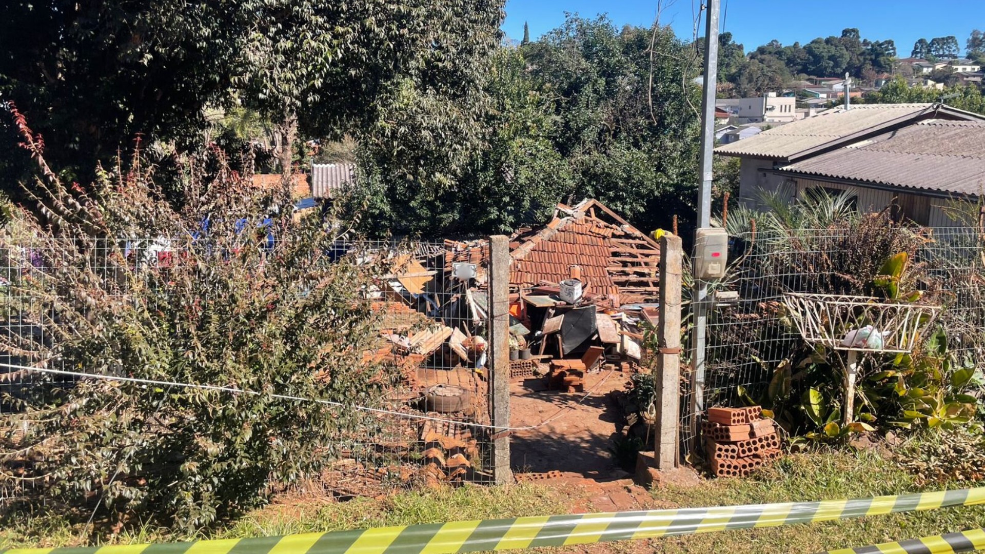 Homem morre após casa desabar em Carazinho