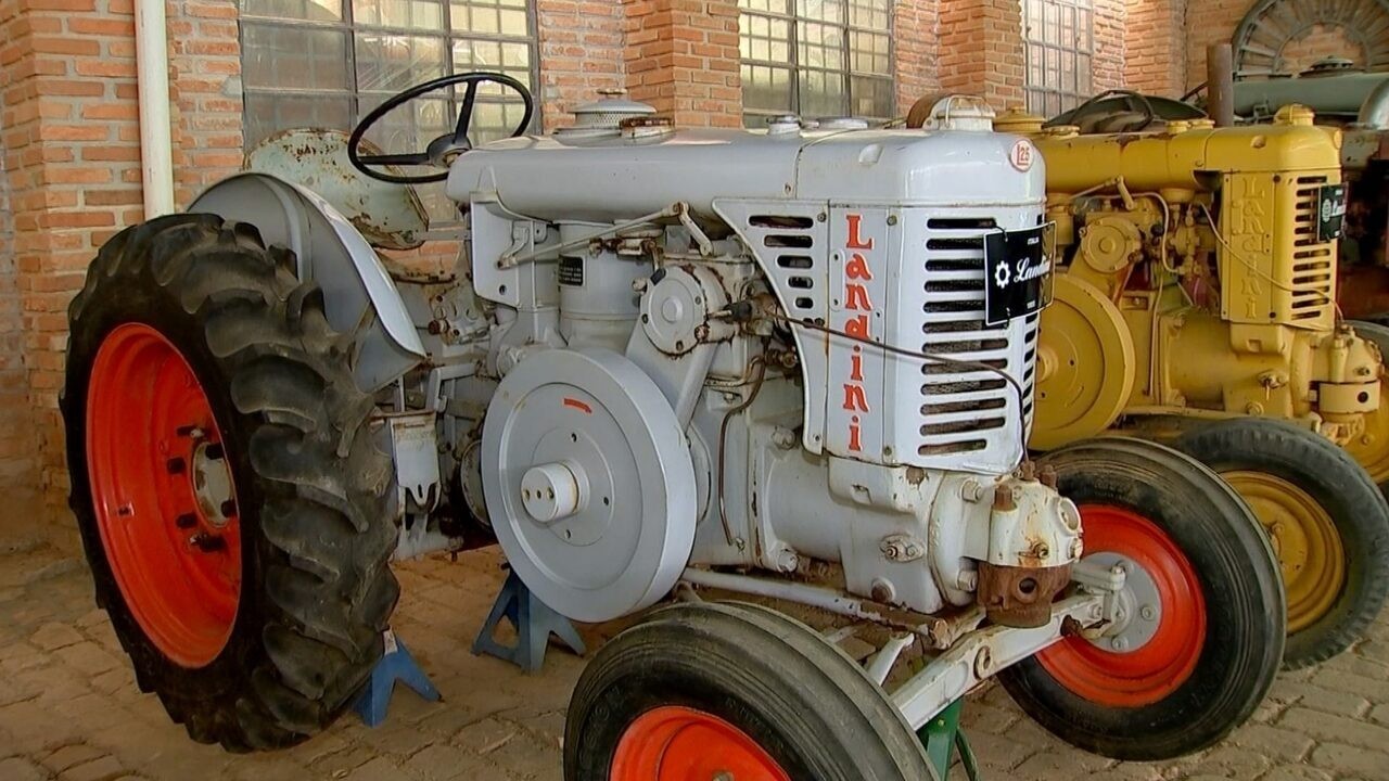 Produtor rural guarda coleção com quase 150 tratores antigos | G1