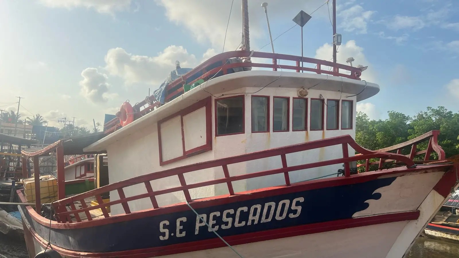 Seis pescadores desapareceram em alto-mar após sair da praia de Itarema, no Ceará; Marinha realiza buscas