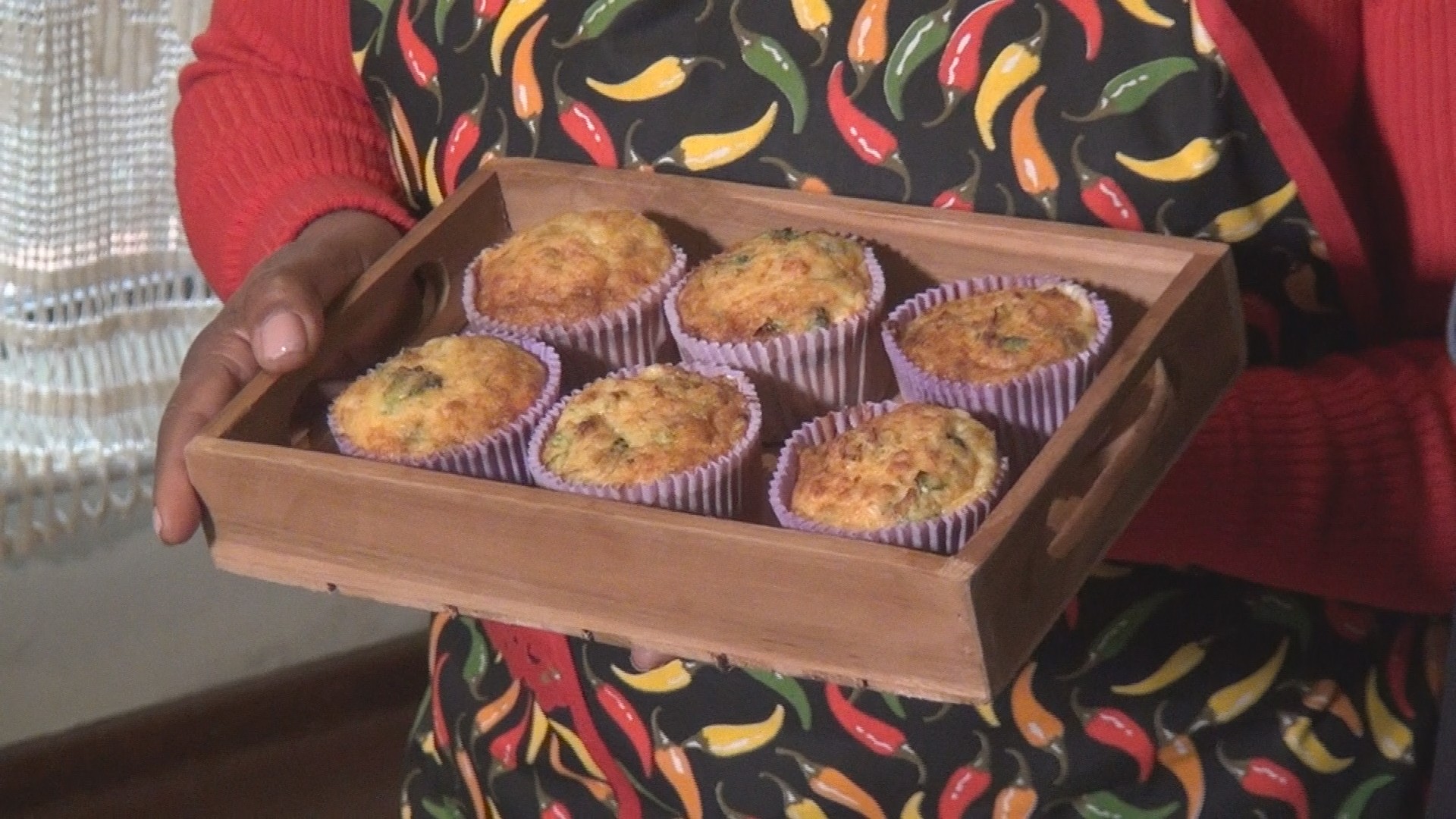 Cozinhando no Meio-Dia: aprenda a preparar muffin de fubá com legumes
