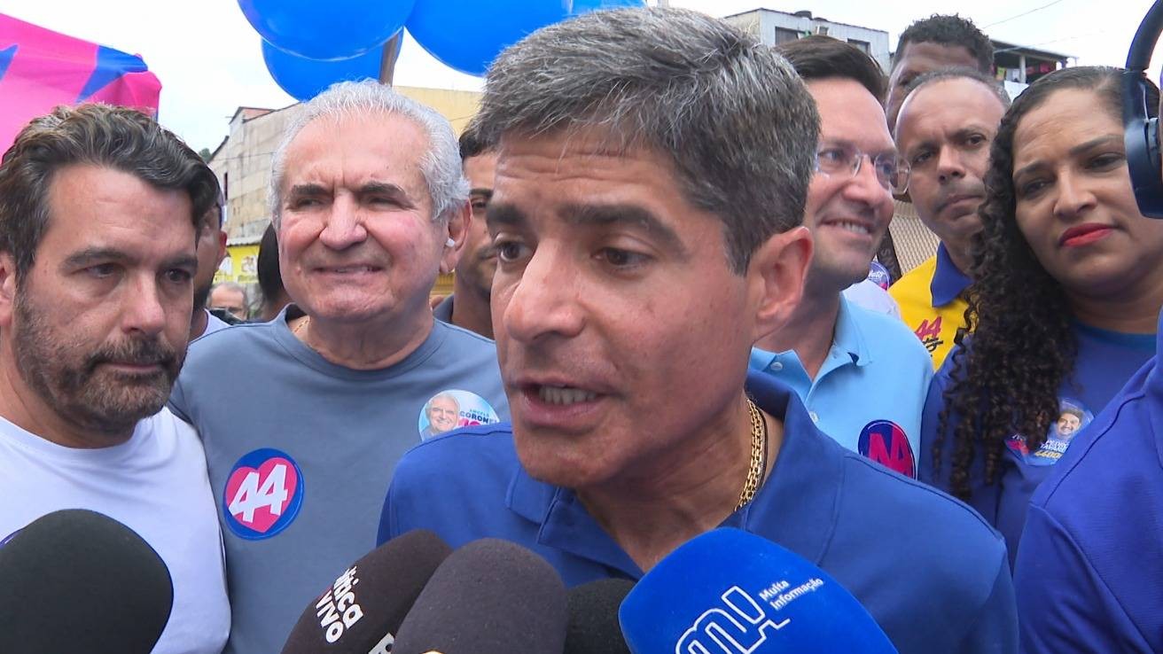 ACM Neto destaca planos para gerar emprego e renda durante caminhada em Salvador