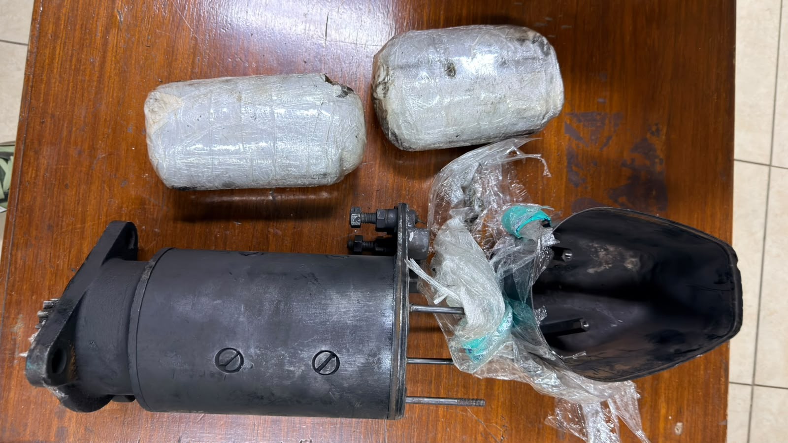 Polícia apreende maconha de alta concentração dentro de motor de carro enviado pelos Correios