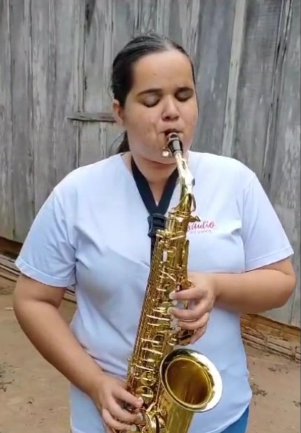 Como hobby, Cristina toca saxofone desde pequena e no esconde o amor pela msica  Foto: Reproduo