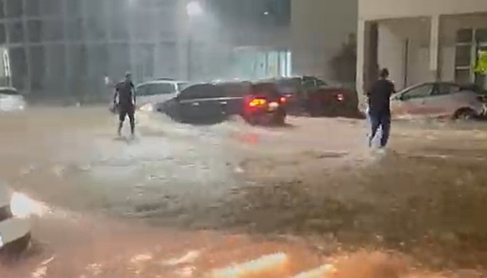 Temporal causa alagamentos em vários pontos de Pouso Alegre