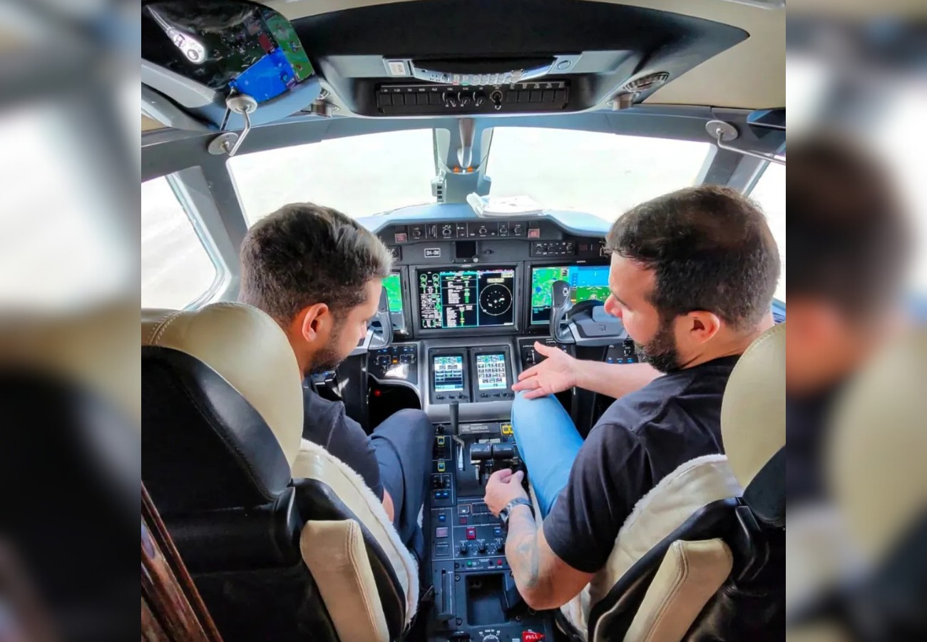 Dono de jato de R$ 80 milhões, sertanejo Juliano conta que se inspirou no pai para ser piloto: ‘Despertou um sonho em mim’