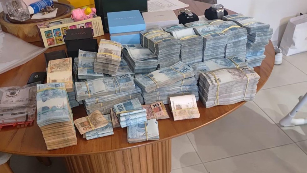 Grande quantidade de dinheiro apreendidos na opera��o � Foto: Pol�cia Federal