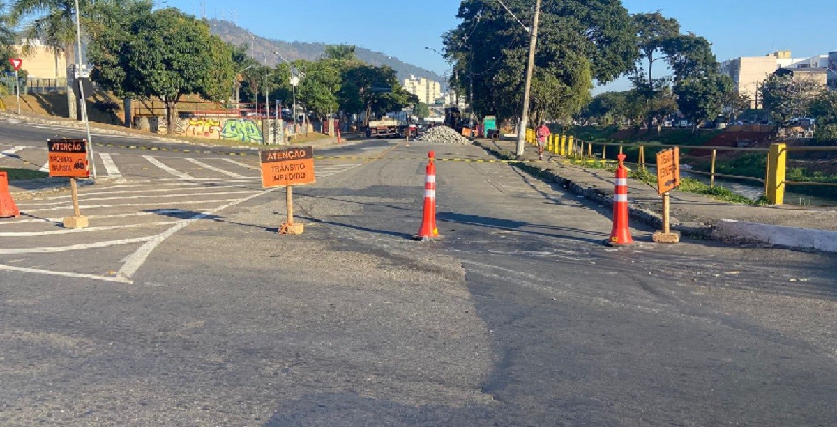 Trecho da Av. Brasil em Juiz de Fora tem bloqueio total para realização de obras