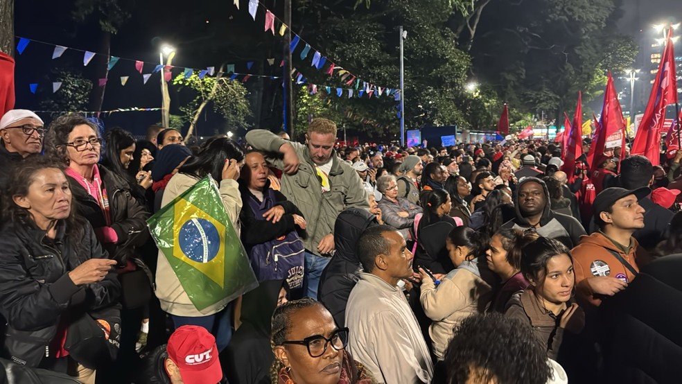 Ato contra super-ricos na avenida Paulista nesta quinta-feira (10) — Foto: Reprodução/TV Globo