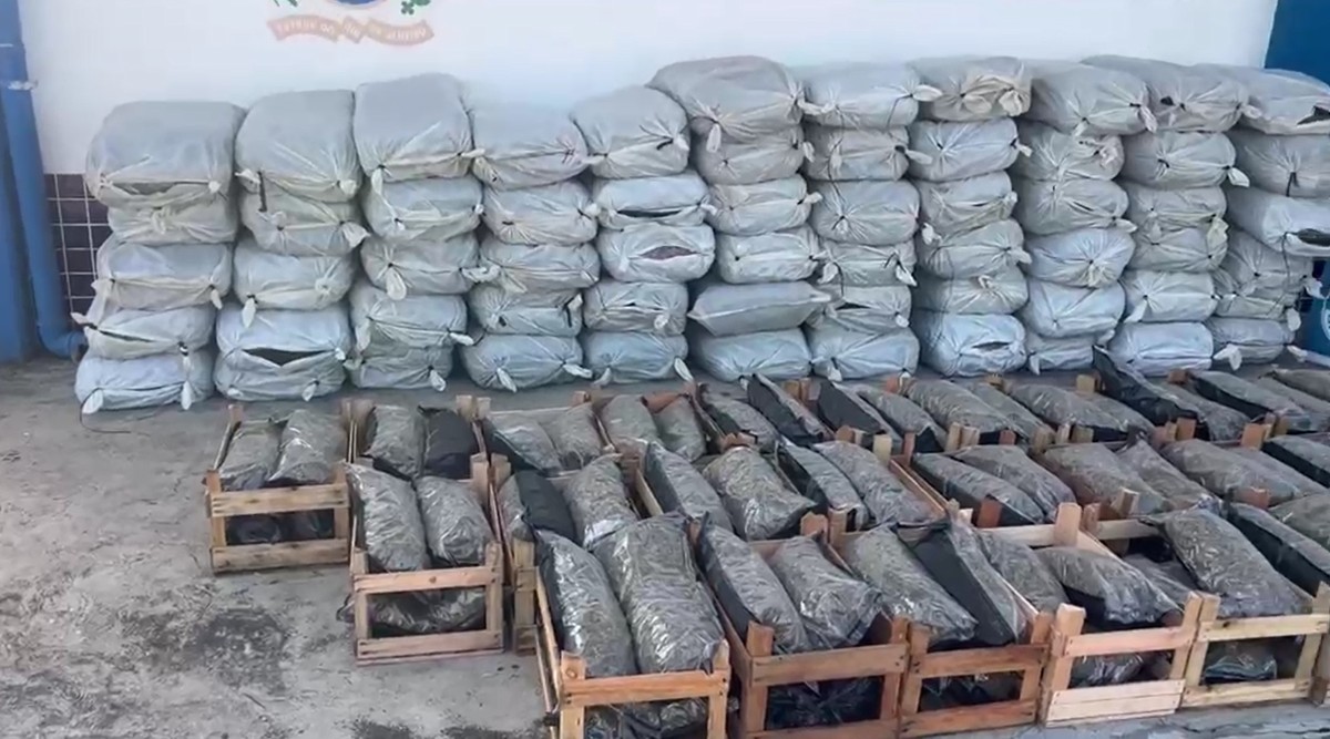 Homem é preso com mais de 500 kg de maconha após perseguição na Via Dutra, em Itatiaia