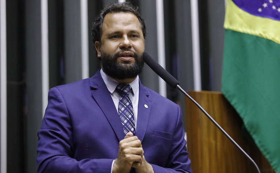 O deputado Pastor Henrique Vieira (PSOL-RJ) em discurso na tribuna da Cmara.  Foto: Mrio Agra/Agncia Cmara