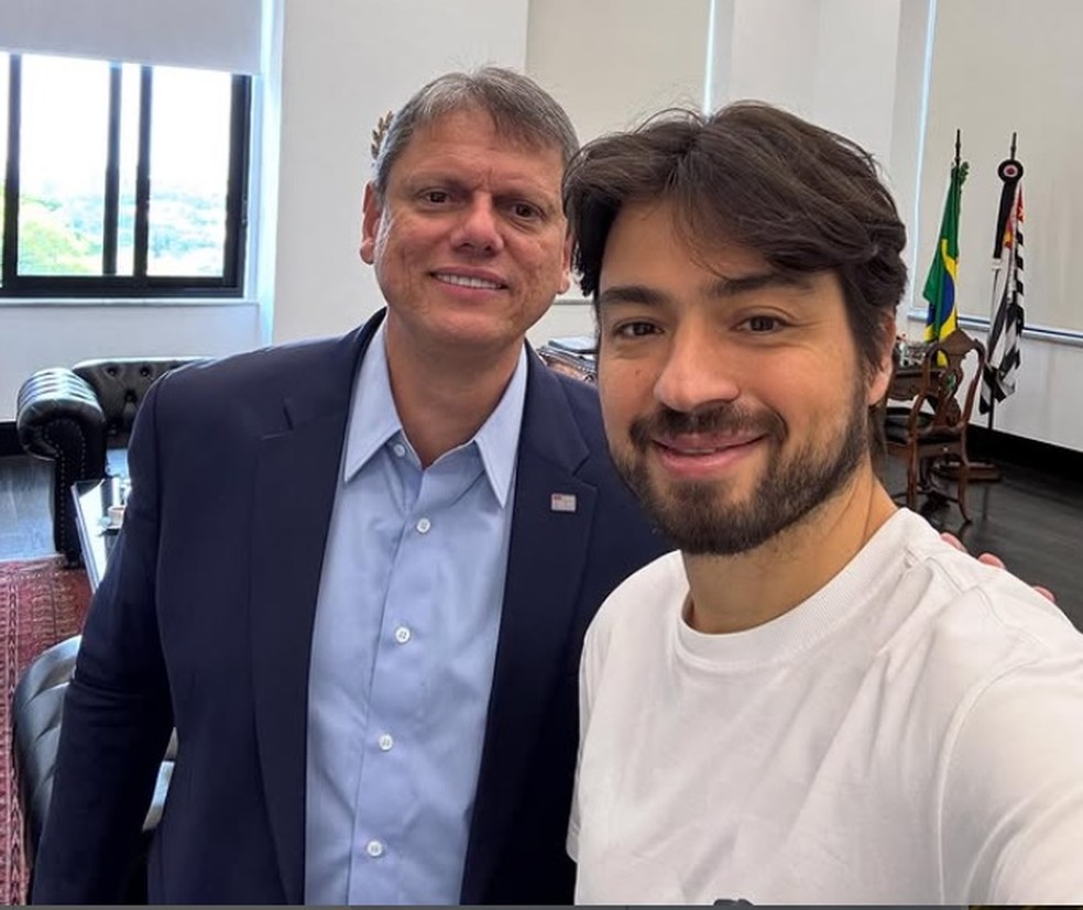 O ex-prefeito de Guarulhos, Guti Costa (PSD), e o aliado Tarcísio de Freitas (Repúblicanos): jogo de empurra sobre o pôlder da Vila Any. — Foto: Reprodução/Instagram