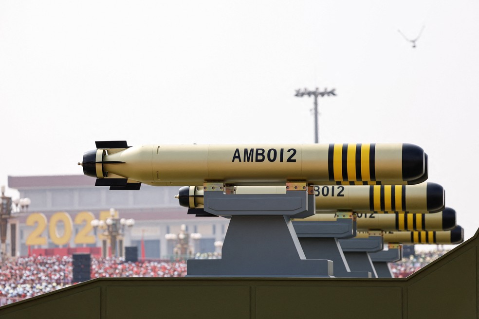 Armas subaquáticas AMB012 em desfile militar na China — Foto: REUTERS/Tingshu Wang