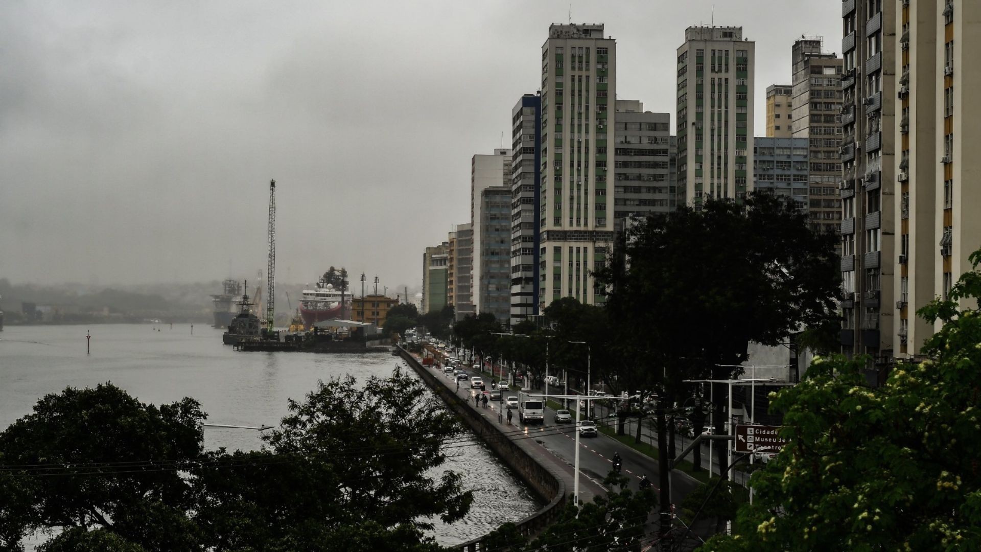 ES tem alerta de tempestade e risco de queda de granizo; veja a previsão do tempo para o fim de semana