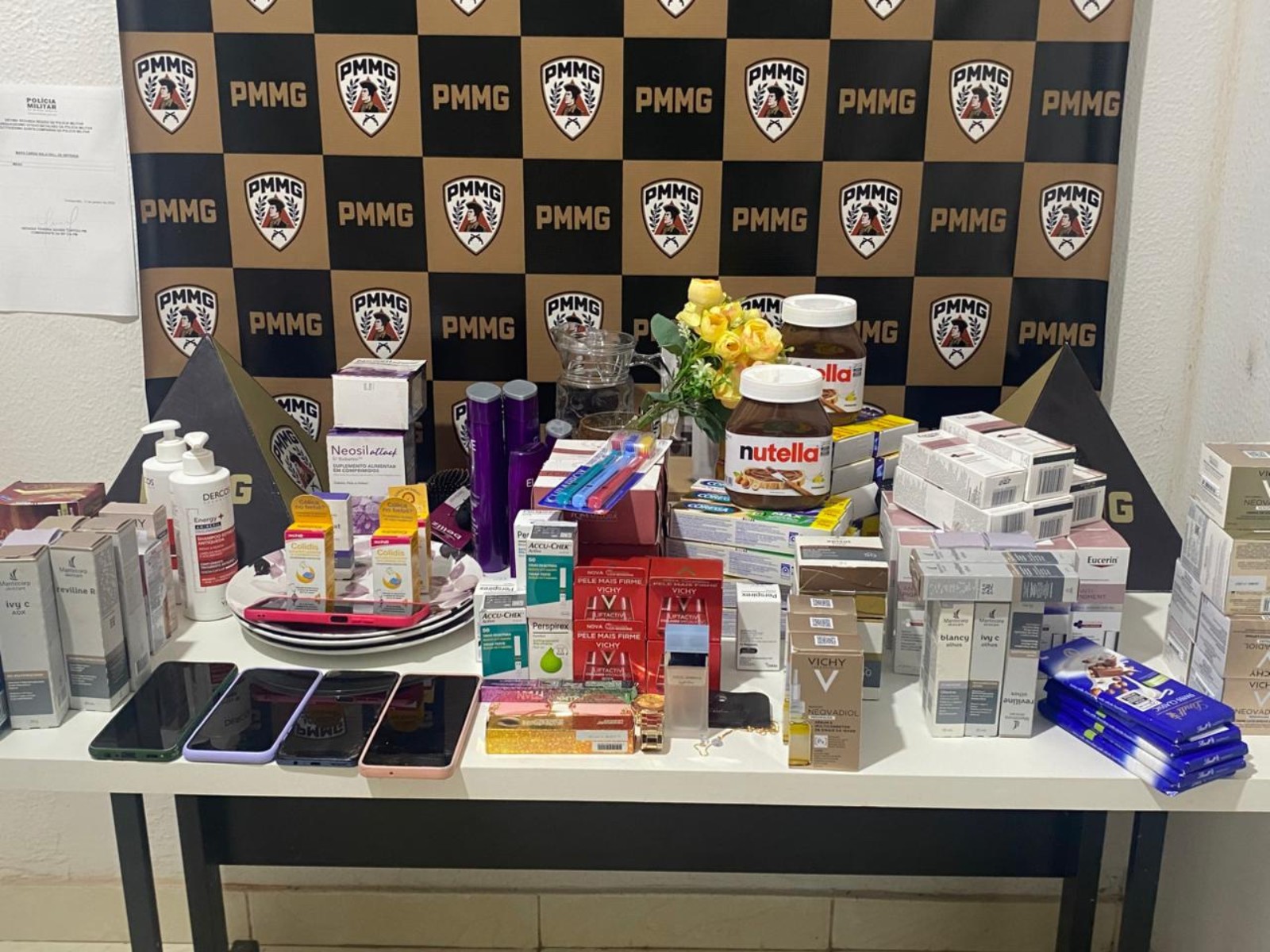 Quadrilha especializada em furtos a farmácia é presa em Timóteo