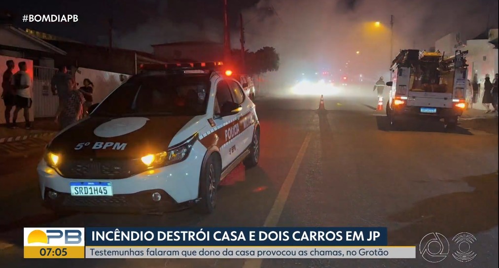 Incêndio destrói casa e carros em João Pessoa