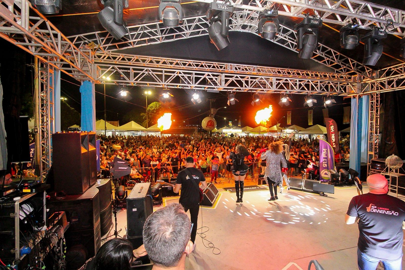 ‘Nos Embalos do 5º Dimensão’: população lota Praça da Matriz para gravação do primeiro audiovisual da Banda em Santarém