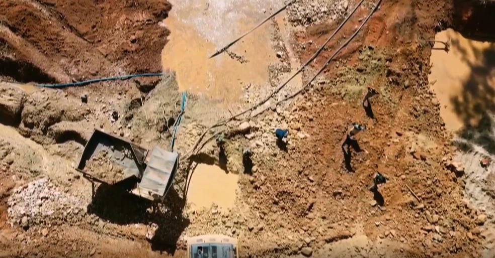 Facções expandem atuação e chegam até a garimpo ilegal em terra indígena no meio da Amazônia — Foto: Reprodução/Globoplay