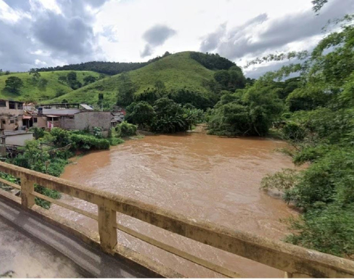 Pais são indiciados por abandonar corpo de recém-nascido em rio em MG