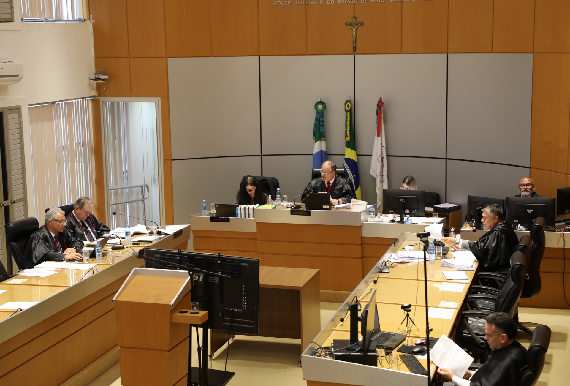 Justiça mantém condenação de locadora após família ser multada por pneus desgastados em carro alugado