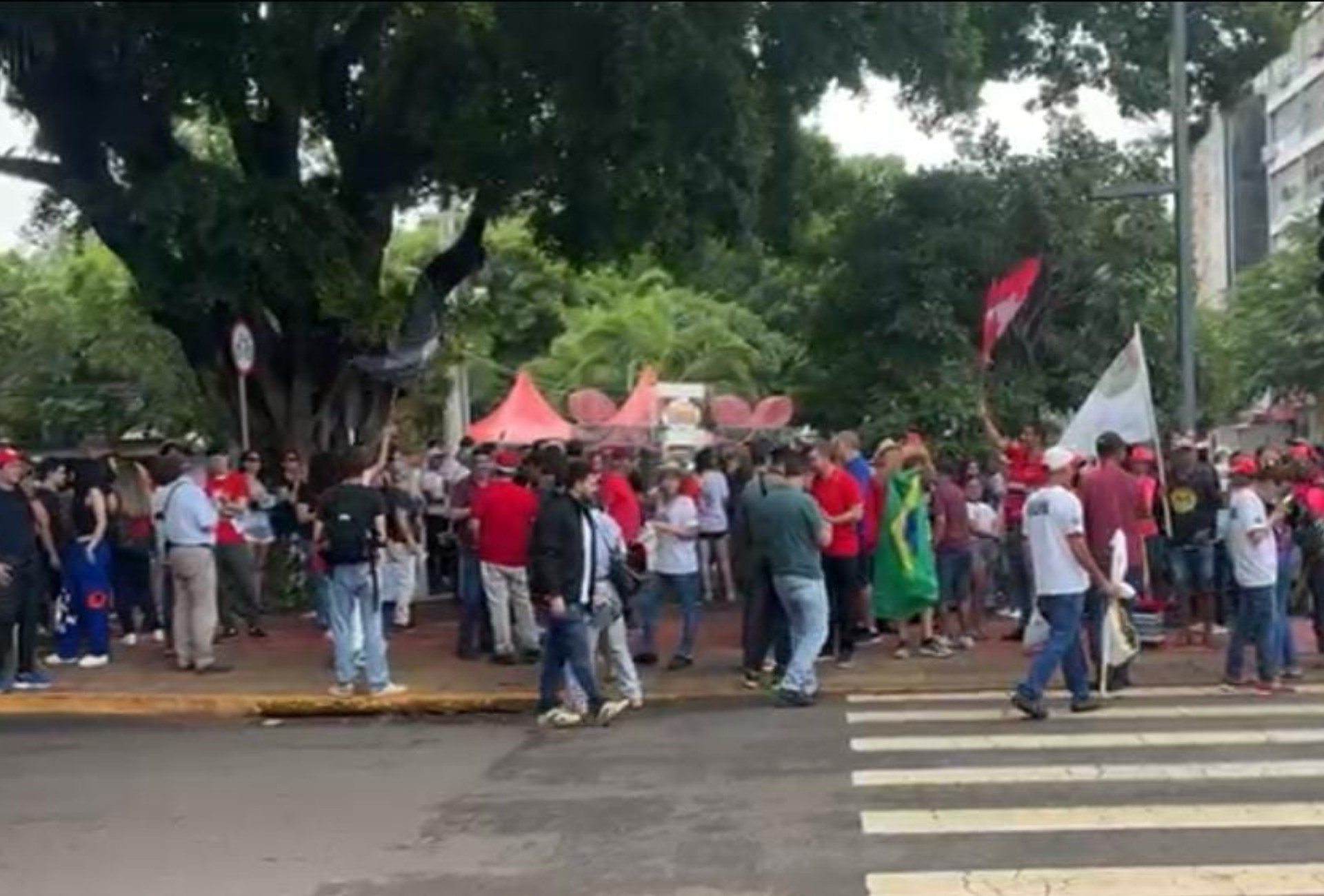 Manifestantes protestam em Campo Grande contra anistia e PL da Dosimetria