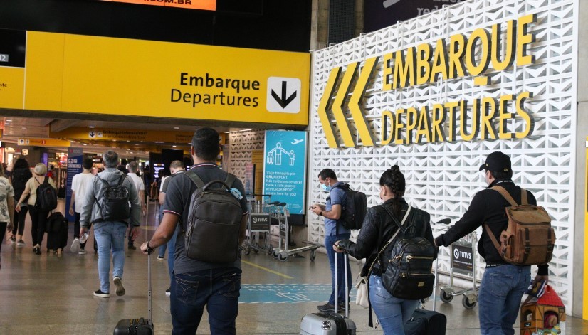 PF faz operação contra quadrilha que atua no aeroporto de Guarulhos colocando drogas em aviões para a Europa
