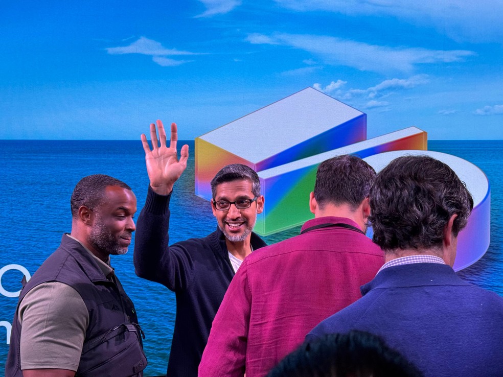 Sundar Pichai recebe a imprensa mundial na sede do Google, na California. — Foto: Darlan Helder/g1