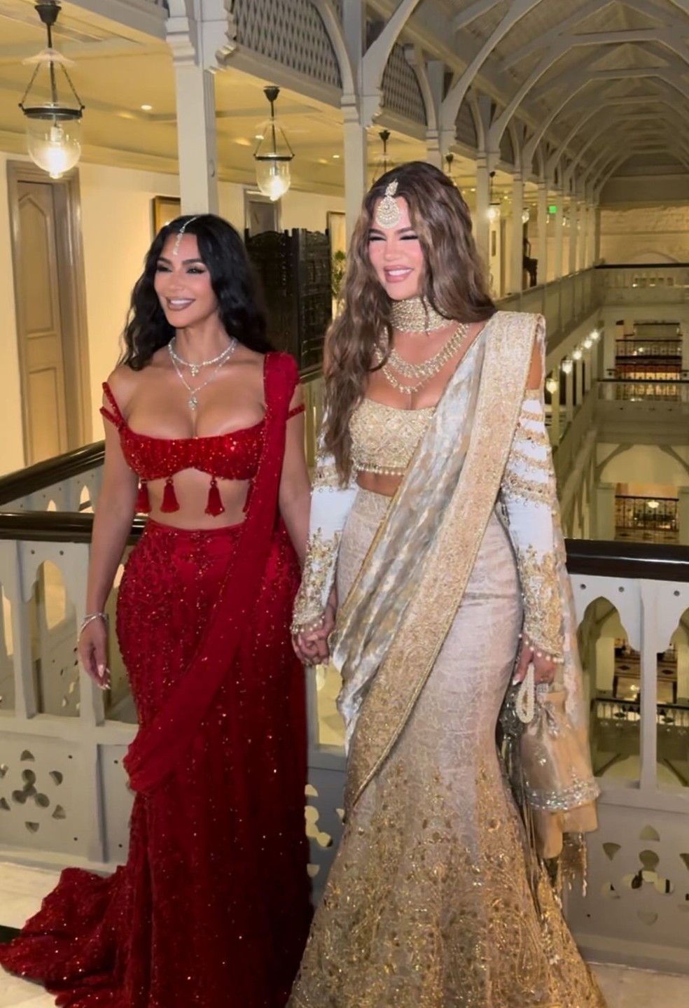 Irmãs Kim e Khloe Kardashian — Foto: Reprodução/Redes sociais