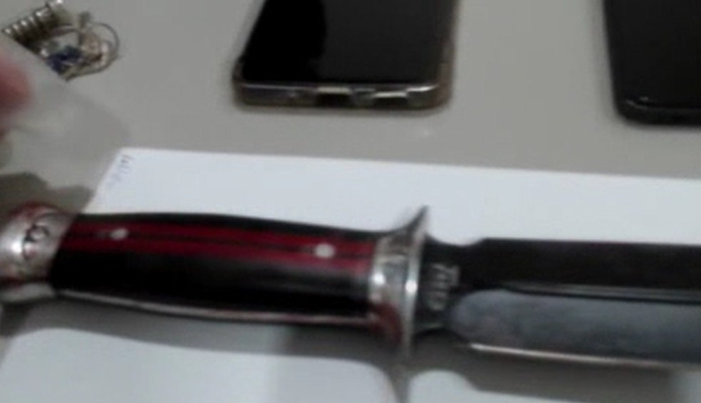 Faca usada no crime &mdash; Foto: Reprodu&ccedil;&atilde;o