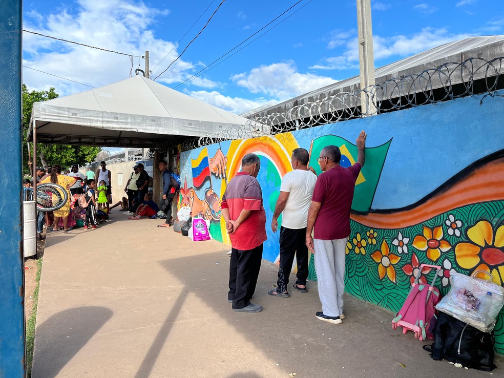 Instalações sanitárias ofertavam serviços gratuitos de higiene pessoal. — Foto: Yara Ramalho/g1 RR