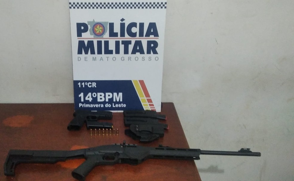 Armas foram apreendidas pela Polícia Militar — Foto: Polícia Militar