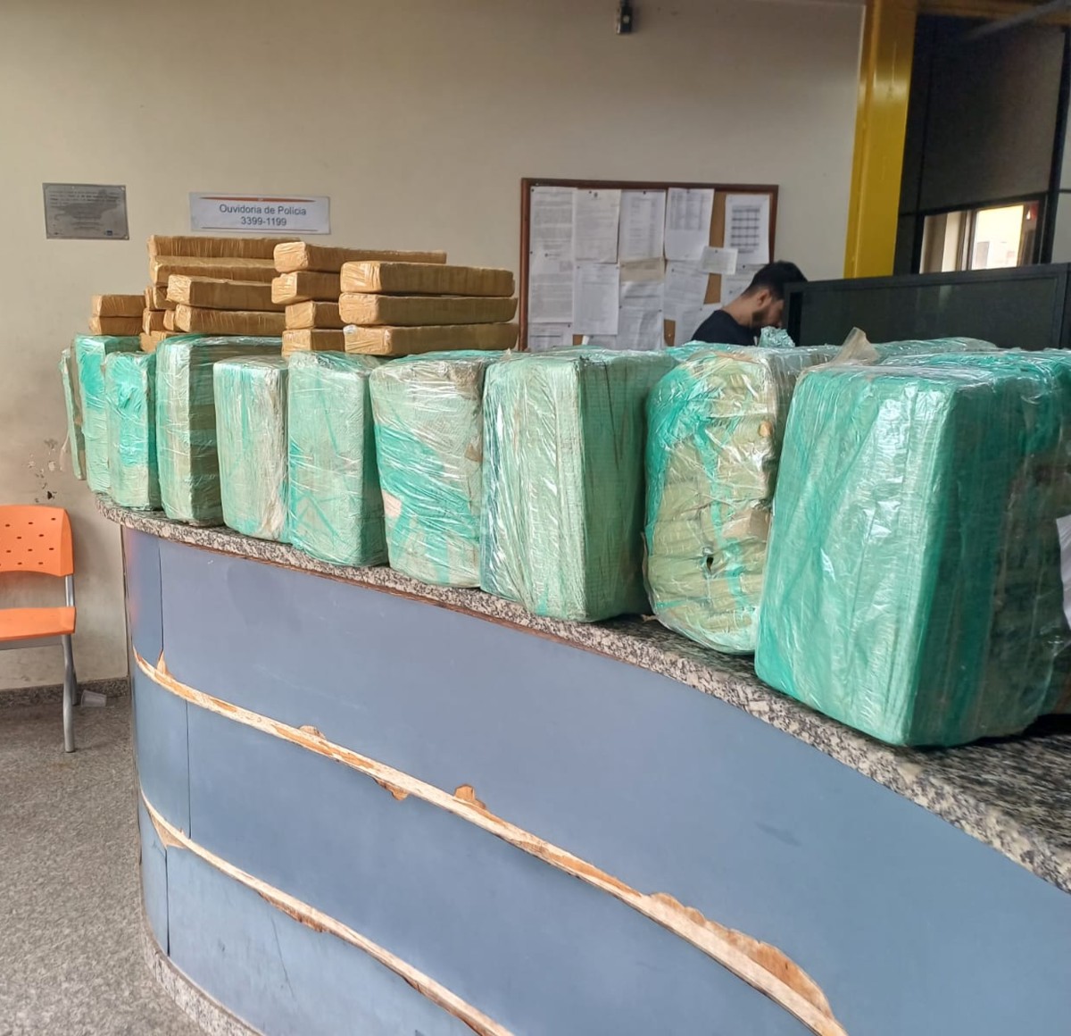 Mais de 200 kg de maconha são apreendidos após perseguição na Via Dutra, em Barra Mansa