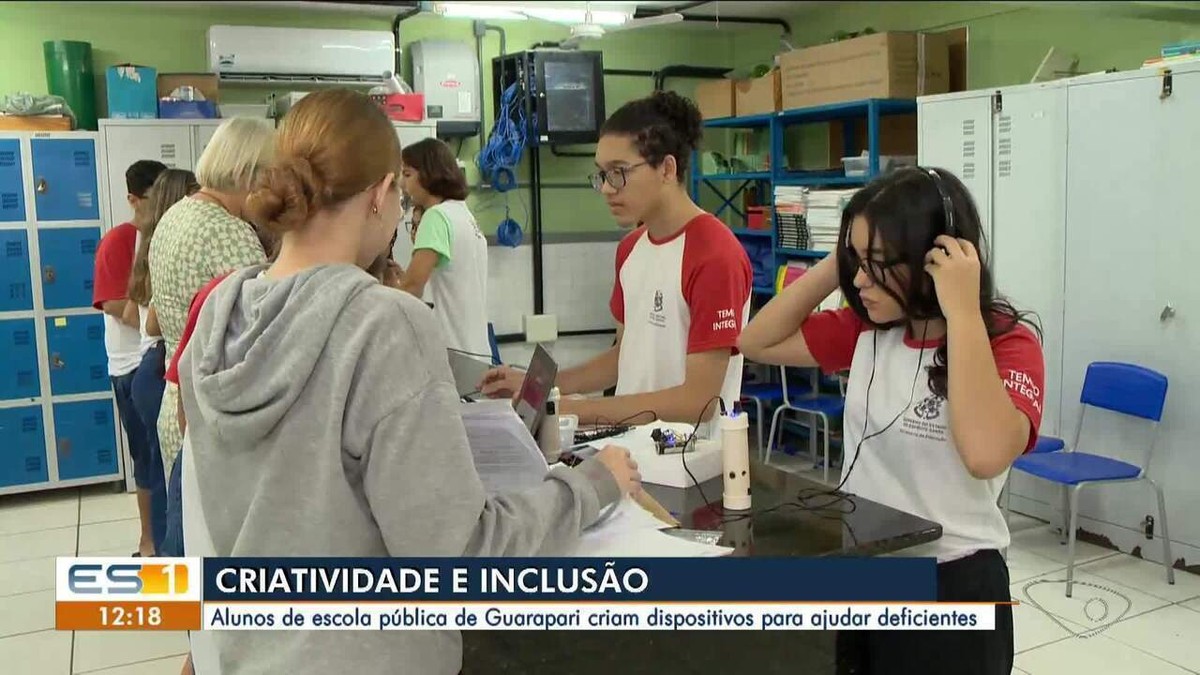 Estudantes de escola pública de Guarapari criam mochila com sensor de obstáculos e amplificador de sons para ajudar pessoas com baixa audição e visão