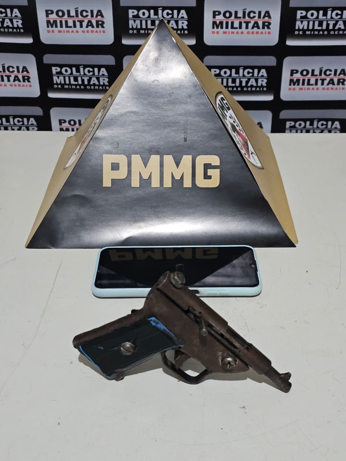 Adolescente foge de bicicleta, corrente cai e ele é apreendido com arma em Várzea da Palma