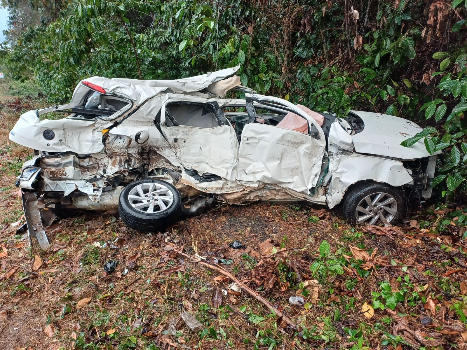 Jovem a caminho da casa da namorada morre em acidente entre carro e caminhão no ES