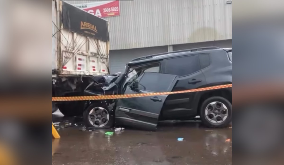 Acidente na avenida Joaquim Constantino