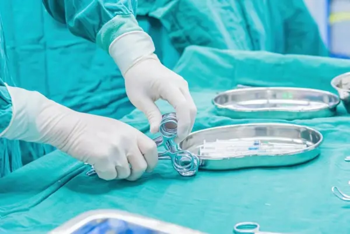 Viúva ganha indenização por morte de marido que teve complicações após ter bisturi esquecido no corpo em cirurgia urinária