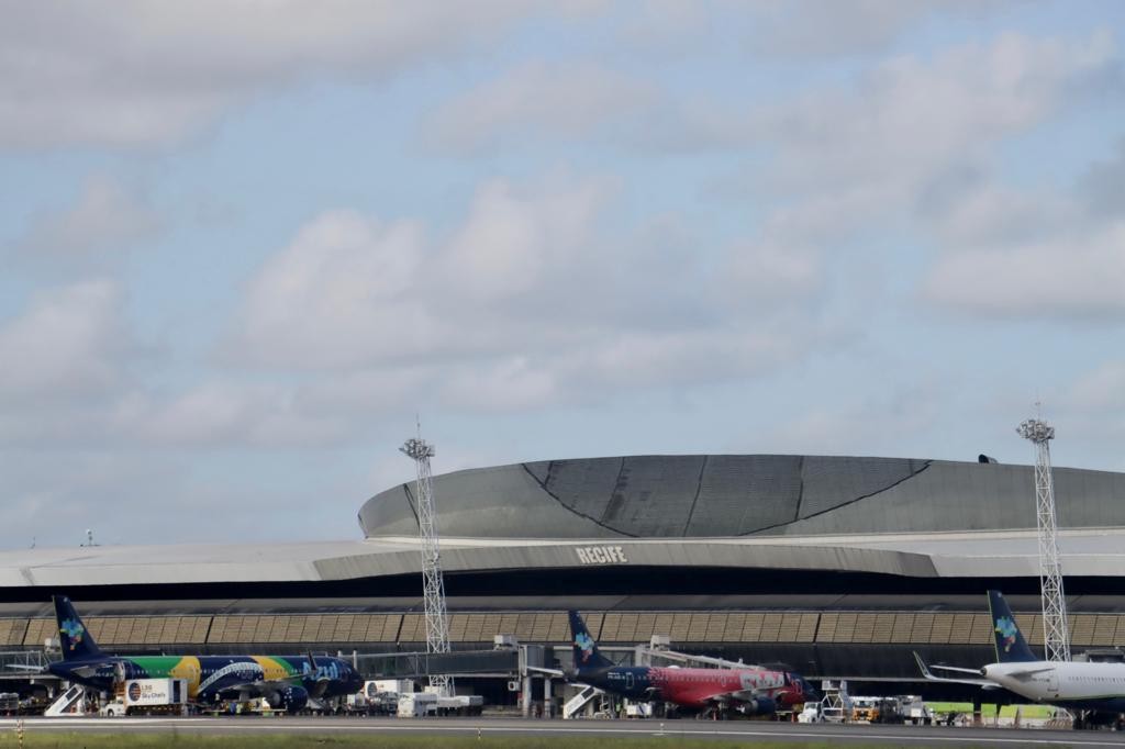 Avião que seguia para Fortaleza tem problema no ar e volta ao Aeroporto do Recife