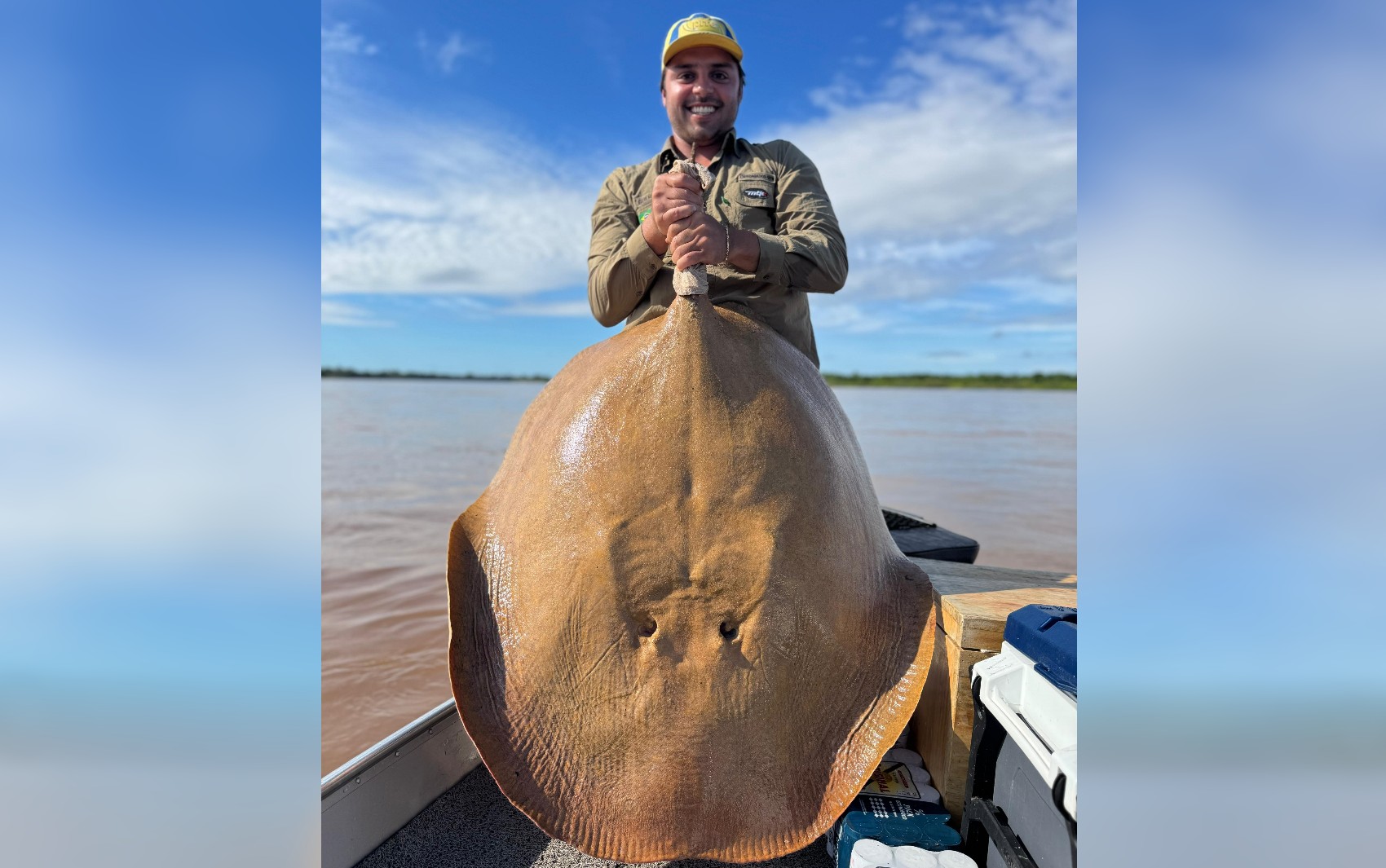 Arraia gigante é fisgada por advogado no Rio Araguaia: 'Momento único'  