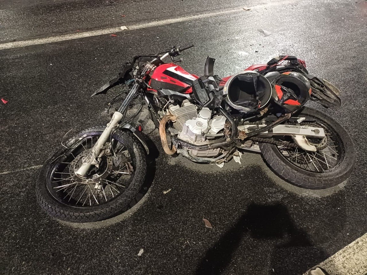 Motociclista participa de 'racha' e morre na véspera do aniversário após bater em moto com três pessoas na contramão