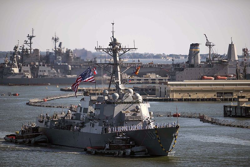Caças venezuelanos sobrevoam navio dos EUA no Caribe em 'demonstração de força'