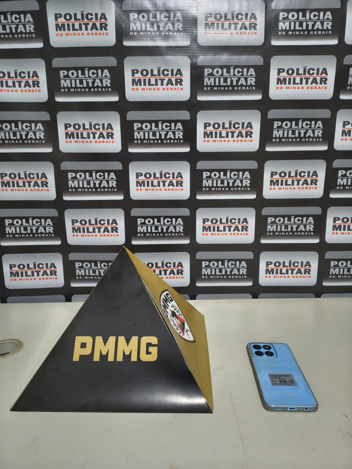 Preso por roubo em Várzea da Palma, homem diz à PM que apenas 'recolheu' celular que vítima deixou no chão