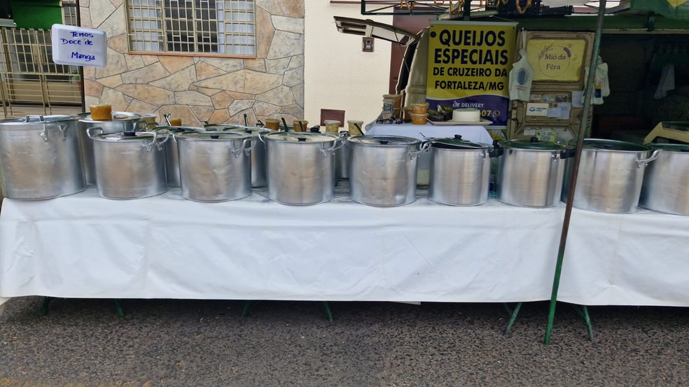 Queijos à venda nas feiras — Foto: @miodafera/Divulgação